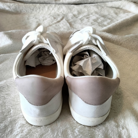 Universal Threads Sneakers - Picture 4 of 5